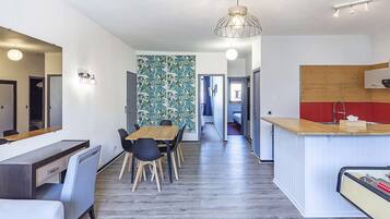 Standard Apartment, Multiple Beds, Non Smoking (Shower Only) | Soundproofing, travel crib, free WiFi, bed sheets