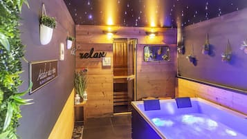 Sauna, hot tub