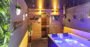 Sauna, hot tub