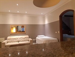 Apartamento Família Casal | 1 bedroom, minibar, in-room safe, desk