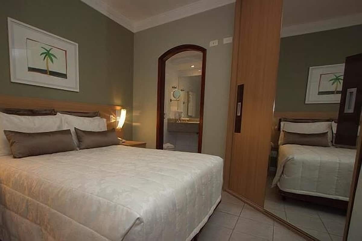 1 camera, minibar, una cassaforte in camera, una scrivania