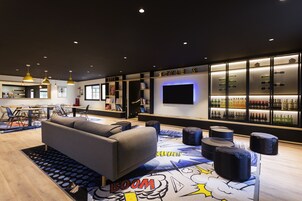 供应早餐、午餐和晚餐