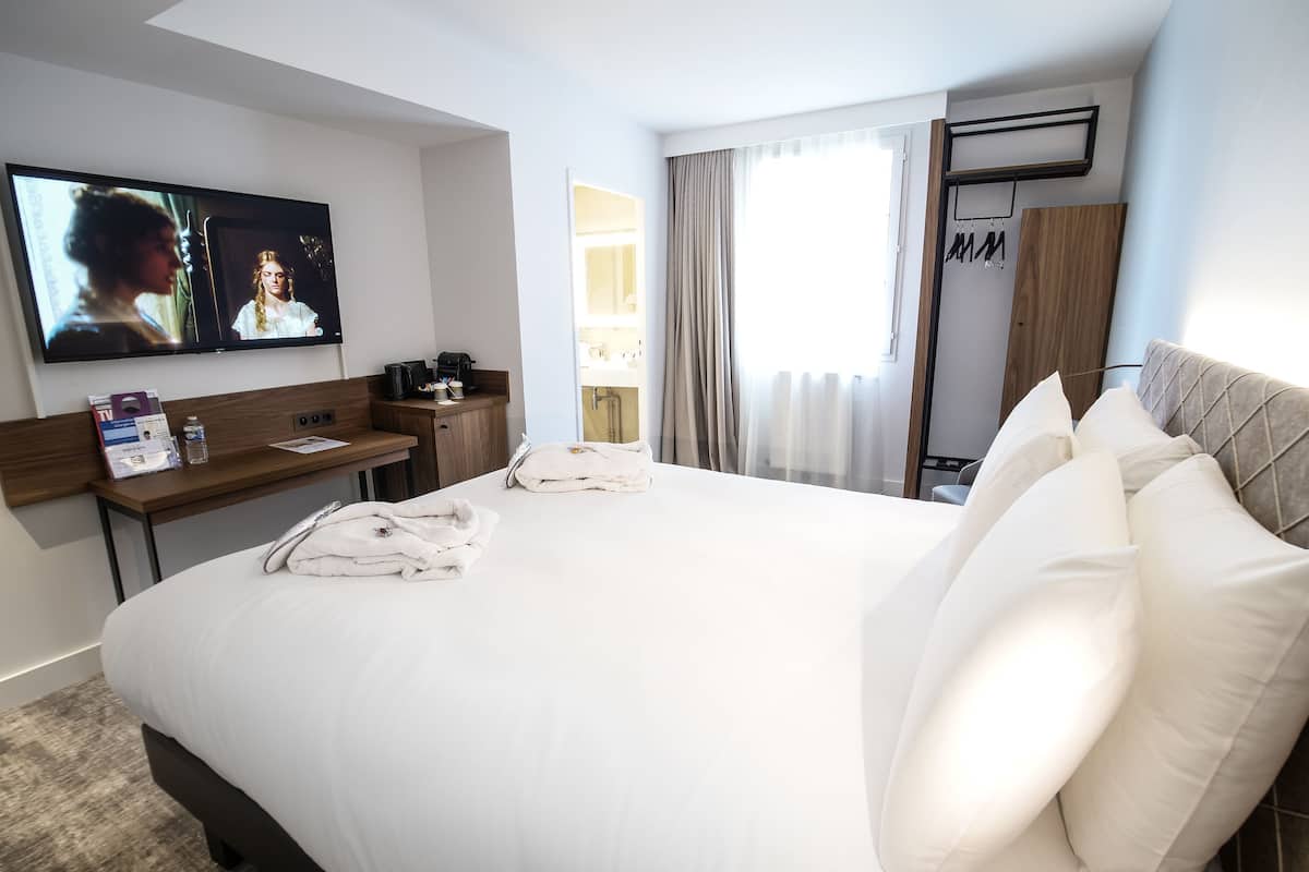superior double room, 1 double bed | free minibar, in-room safe, desk, blackout curtains