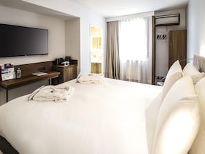 Classic-Doppelzimmer, 1 Doppelbett | Kostenlose Minibar, Zimmersafe, Schreibtisch, Verdunkelungsvorhänge