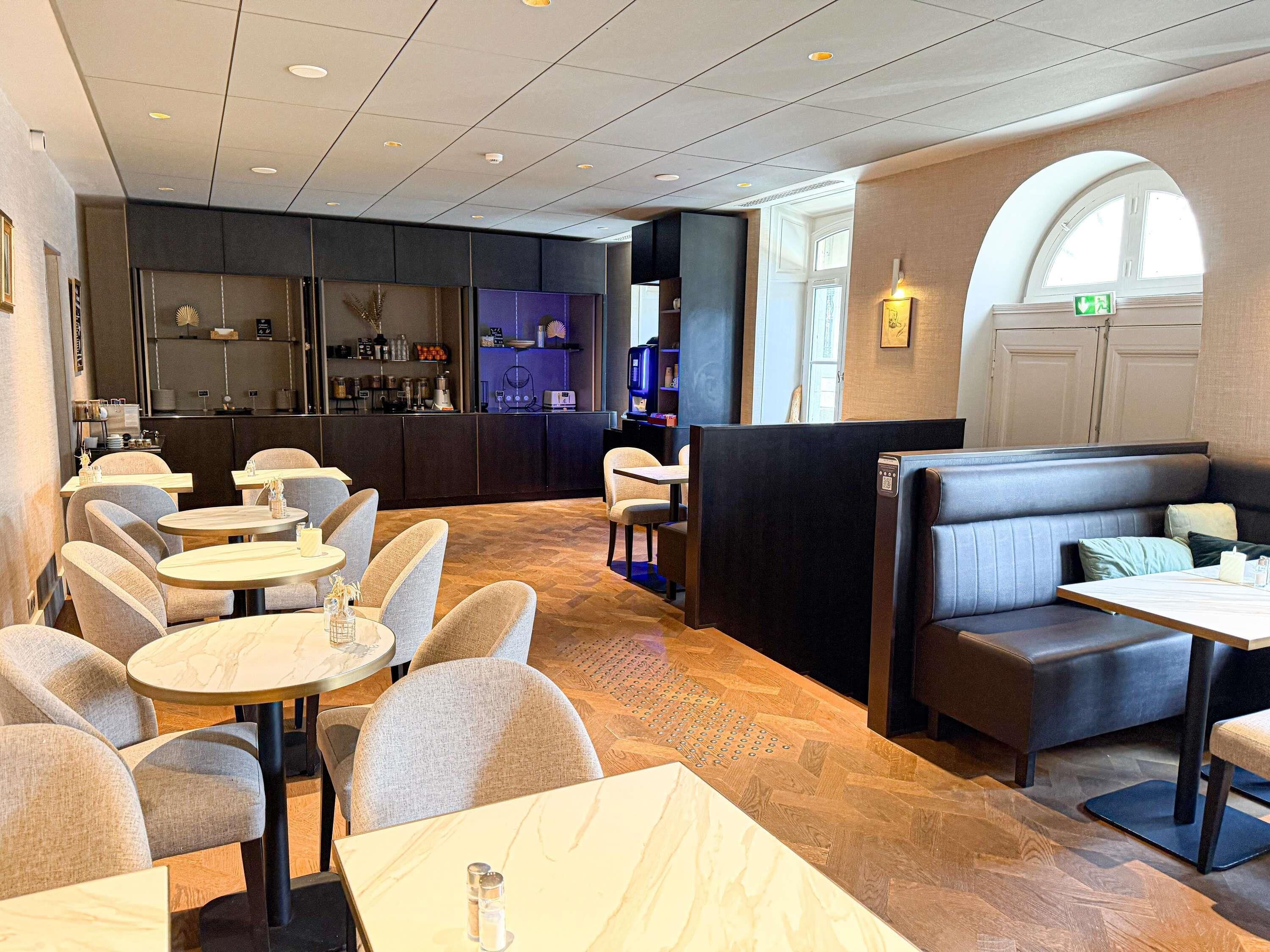 بوفيه فطور مقابل رسوم في الإجازات الأسبوعية