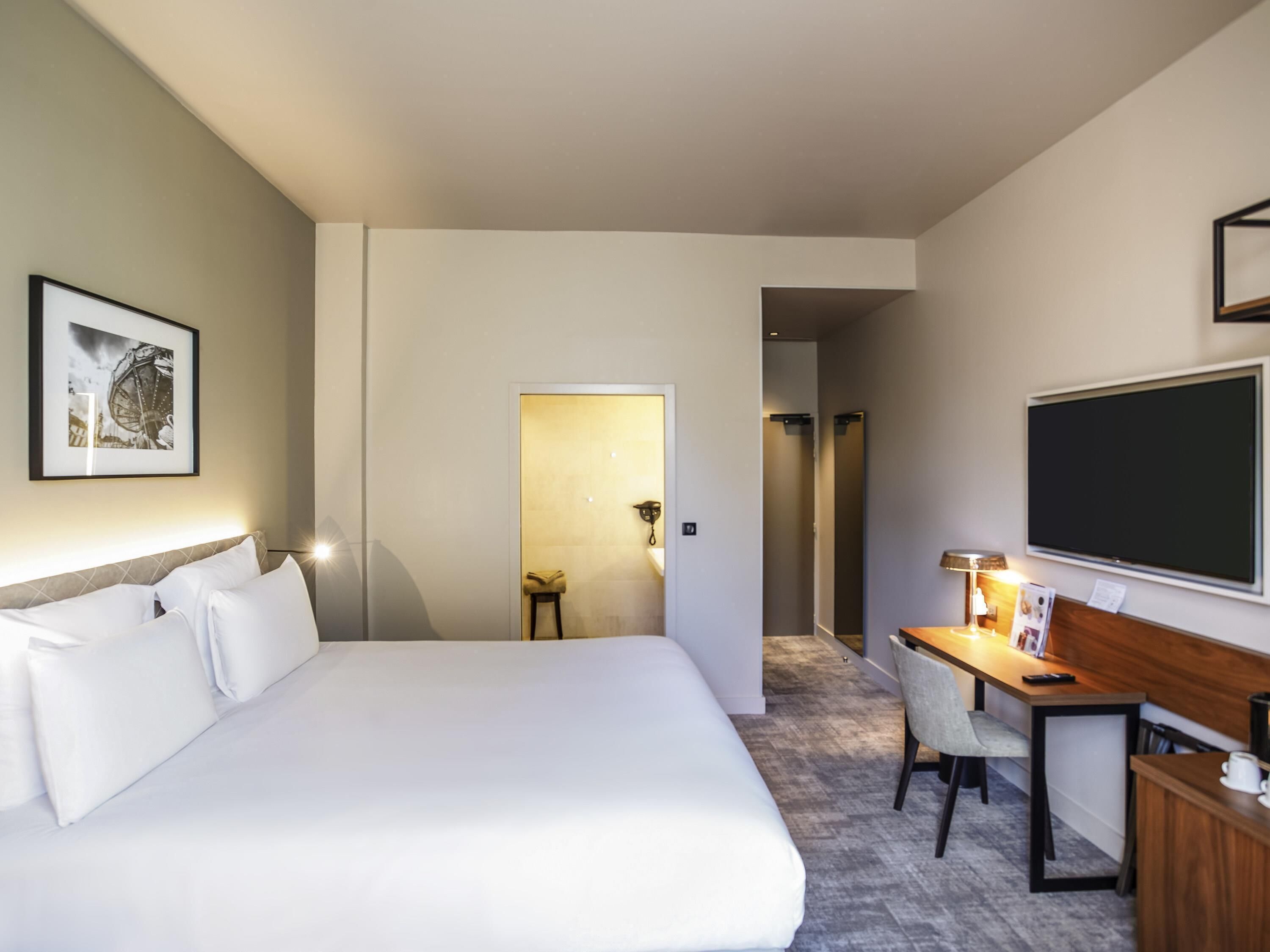 Free minibar, in-room safe, desk, blackout drapes