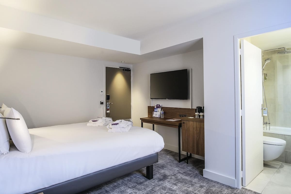 Zimmer, 1 Einzelbett | Kostenlose Minibar, Zimmersafe, Schreibtisch, Verdunkelungsvorhänge
