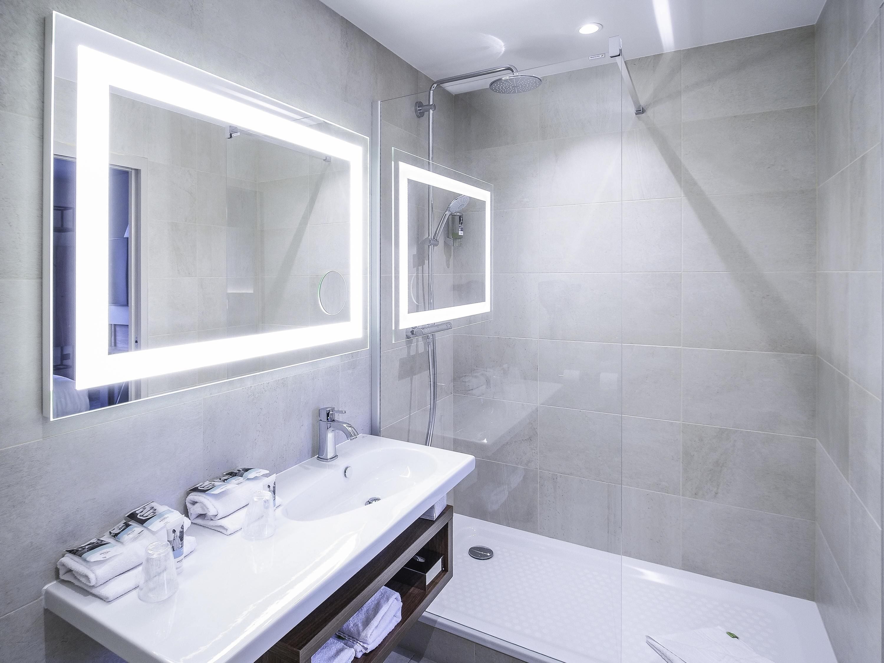 Family Suite, 1 Double Bed with Sofa bed | Free minibar, in-room safe, desk, blackout drapes