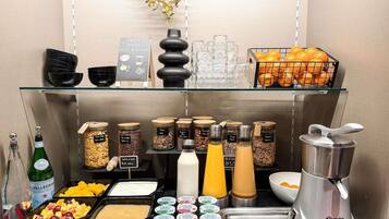 Se ofrece un desayuno bufé los fines de semana (por un coste adicional)