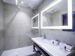 Free minibar, in-room safe, desk, blackout curtains - Mercure Rennes Place Bretagne (Rennes)
