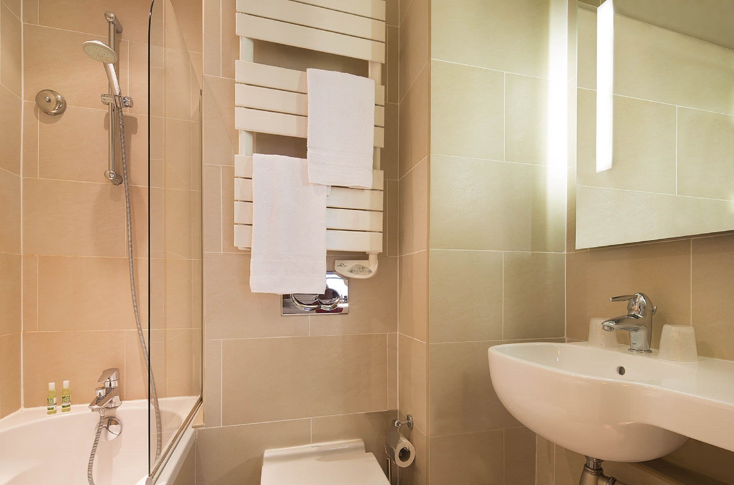 combined shower/bathtub, free toiletries, hair dryer, towels