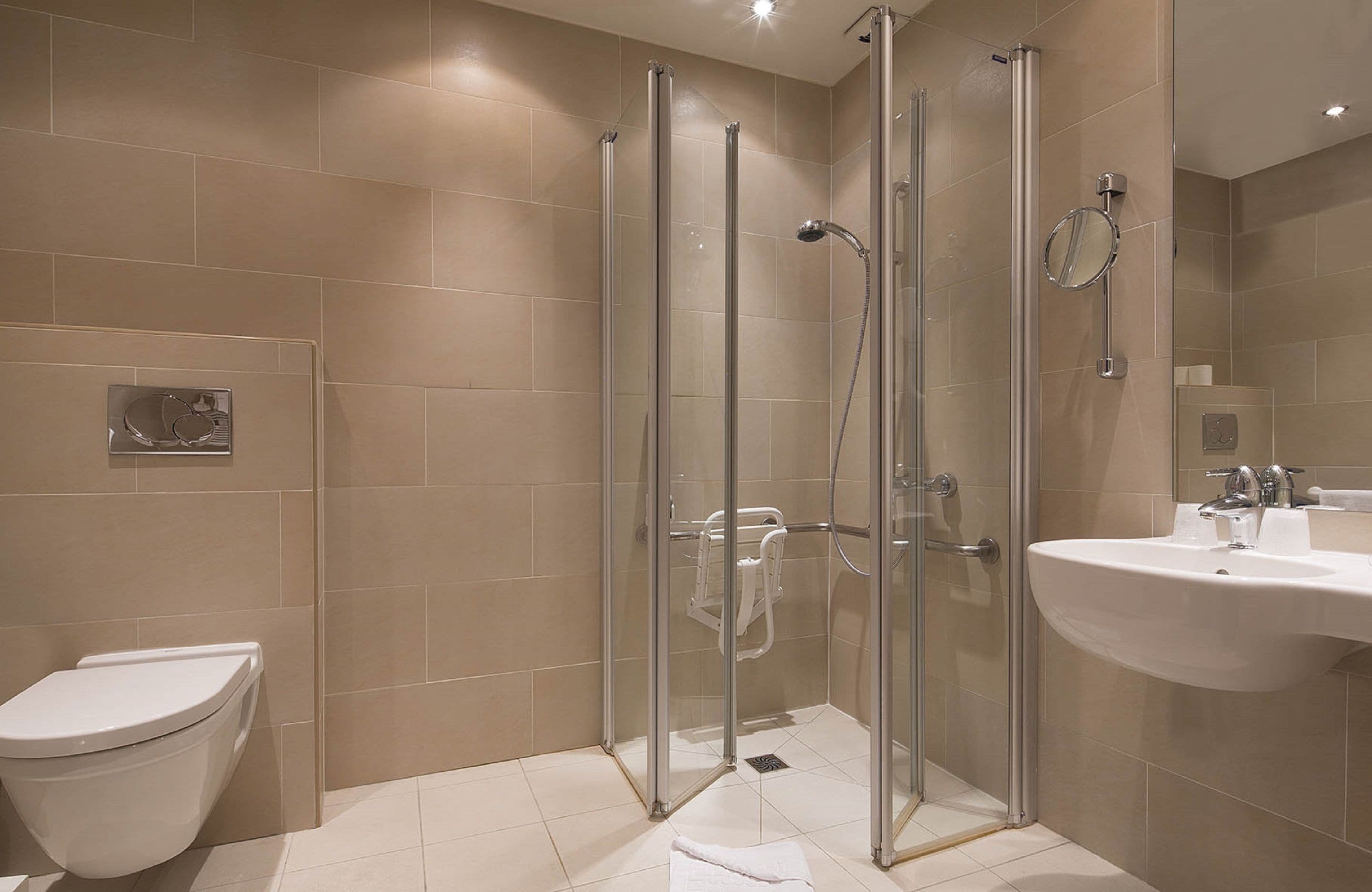 classic double or twin room | bathroom | combined shower/bathtub, free toiletries, hair dryer, towels