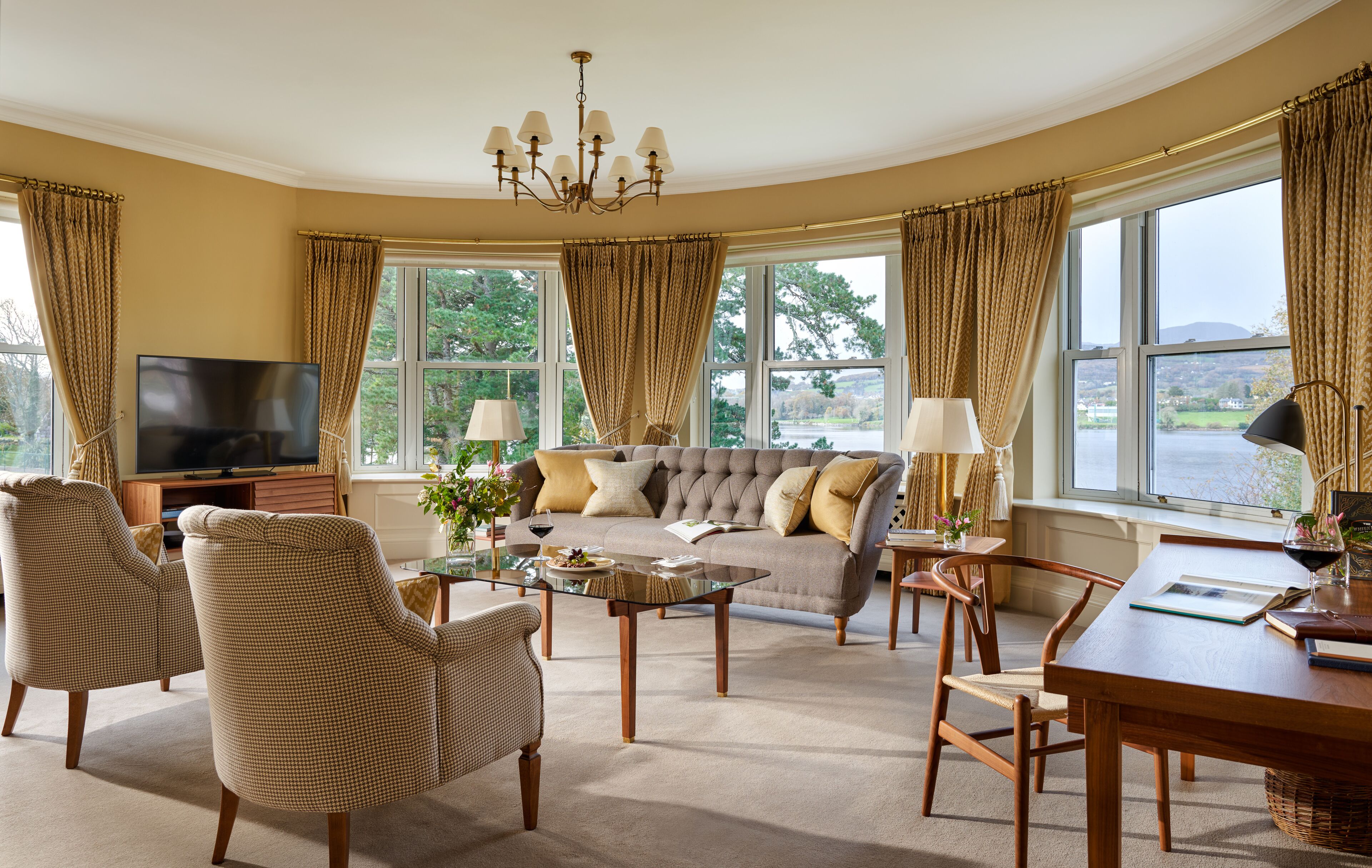 signature suite | living room | plasma tv