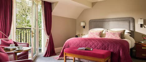 Cottage (Little Hay) | Premium bedding, in-room safe, blackout drapes, iron/ironing board