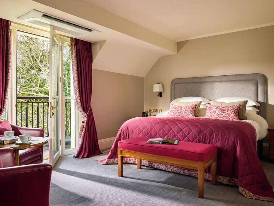 Cottage (Little Hay) | Premium bedding, in-room safe, blackout drapes, iron/ironing board