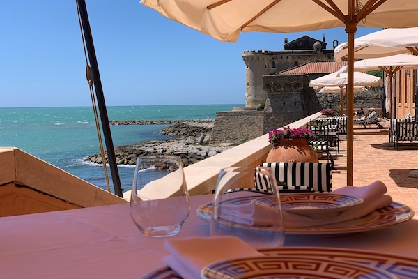 Breakfast, lunch, dinner served; Mediterranean cuisine, sea views