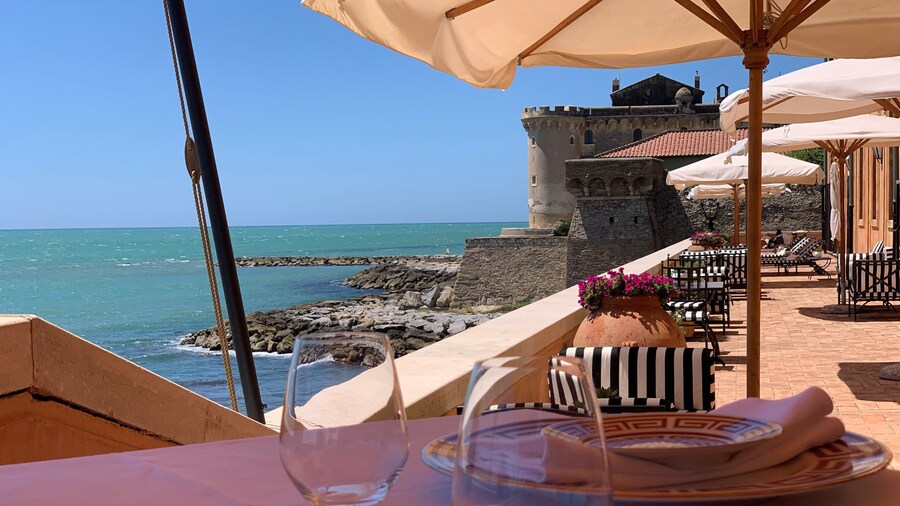 波斯塔維奇亞飯店