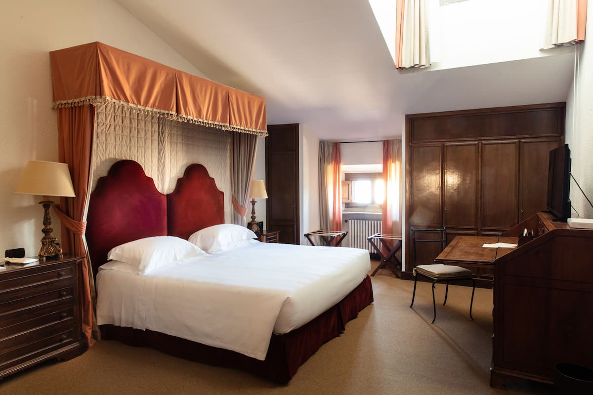 Tower Room | Premium bedding, minibar, in-room safe, individually decorated