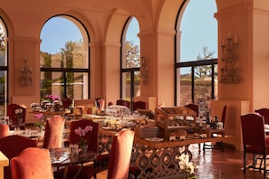 Breakfast, lunch, dinner served; Mediterranean cuisine, sea views