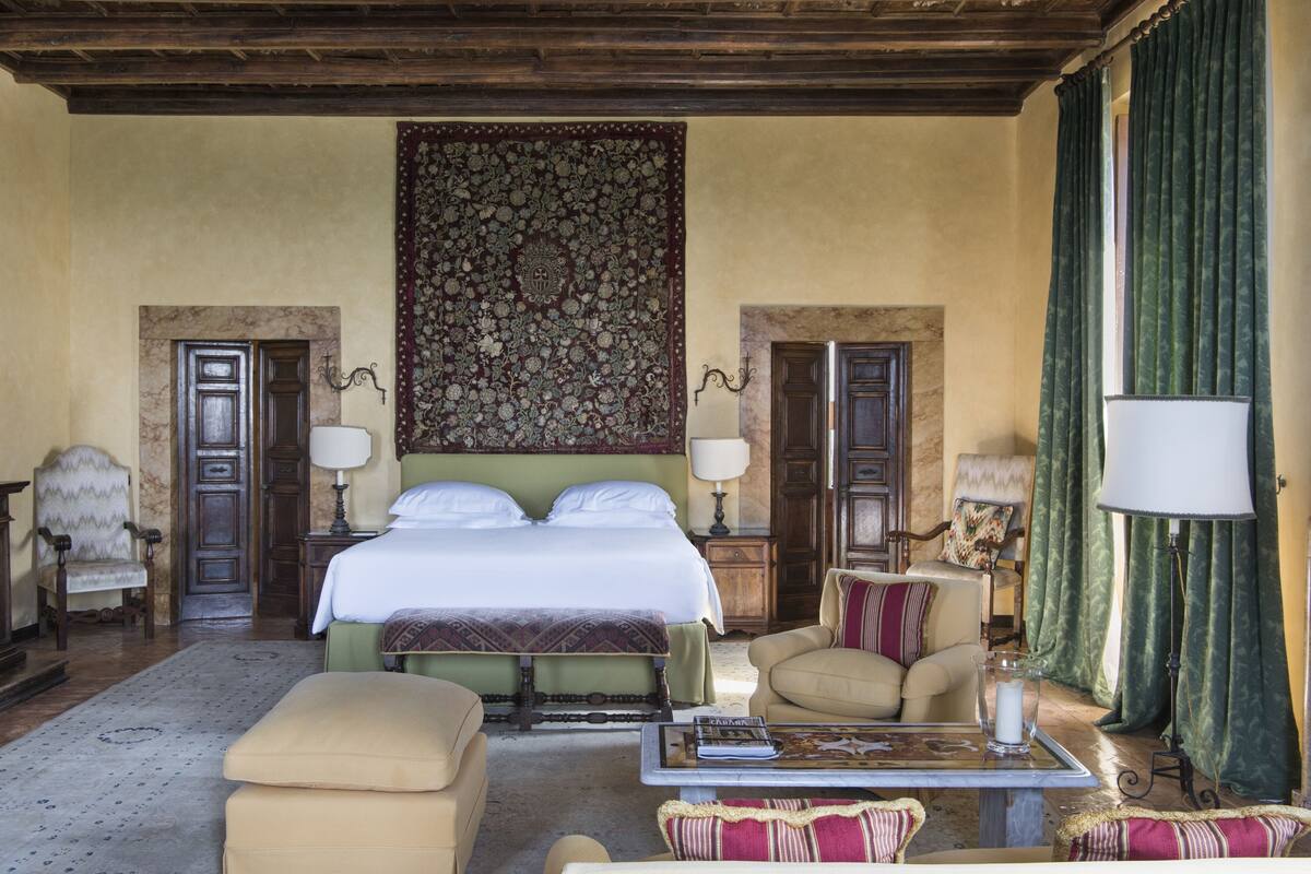 The Getty Suite | Premium bedding, minibar, in-room safe, desk