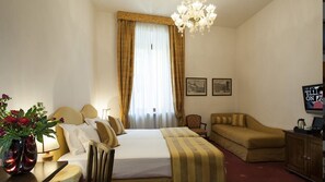 Egyptian cotton sheets, premium bedding, down duvets, minibar - Hotel Columbia (Rome)