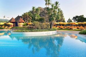2 outdoor pools, open 5:30 AM to 11:00 PM, free pool cabanas