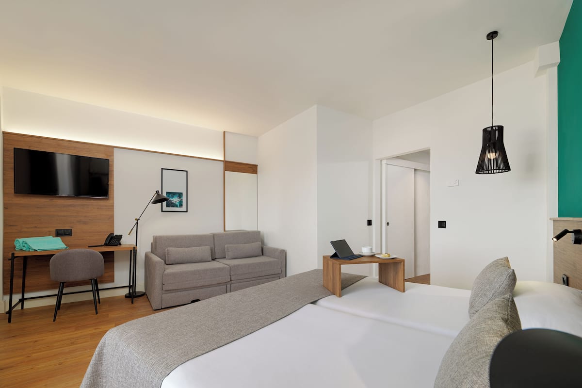 1 bedroom, down comforters, minibar, in-room safe
