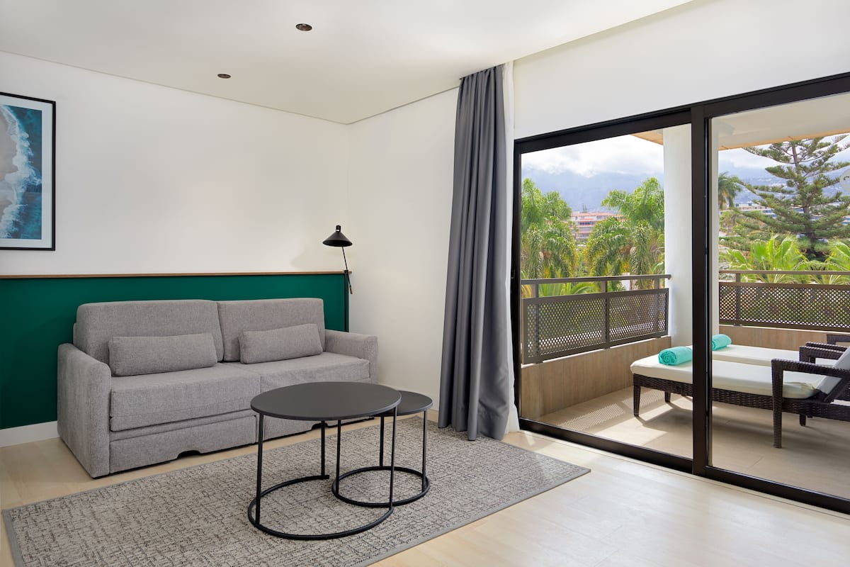 1 bedroom, down comforters, minibar, in-room safe