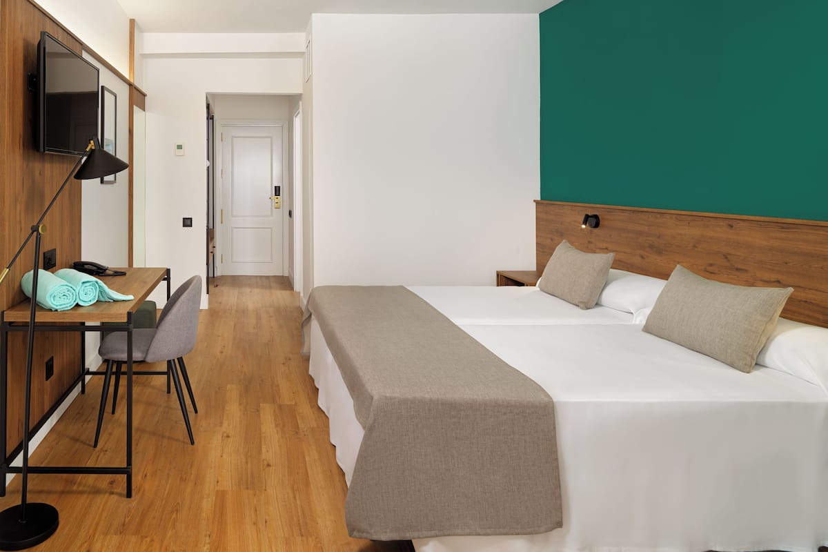 1 bedroom, down comforters, minibar, in-room safe