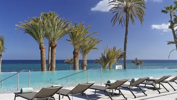 3 udendørs pools, parasoller, liggestole