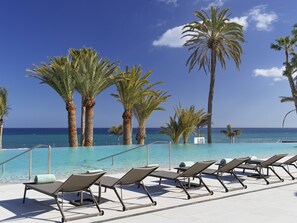 3 outdoor pools, pool umbrellas, sun loungers