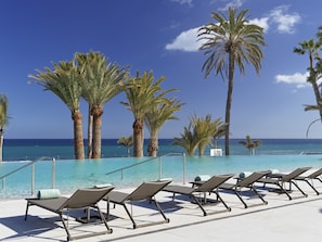 3 outdoor pools, pool umbrellas, sun loungers