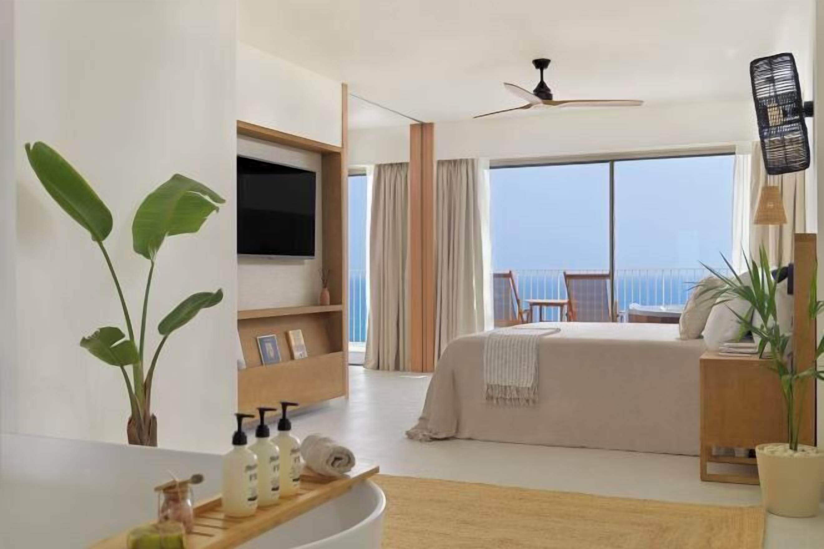 Premium bedding, down duvets, minibar, in-room safe