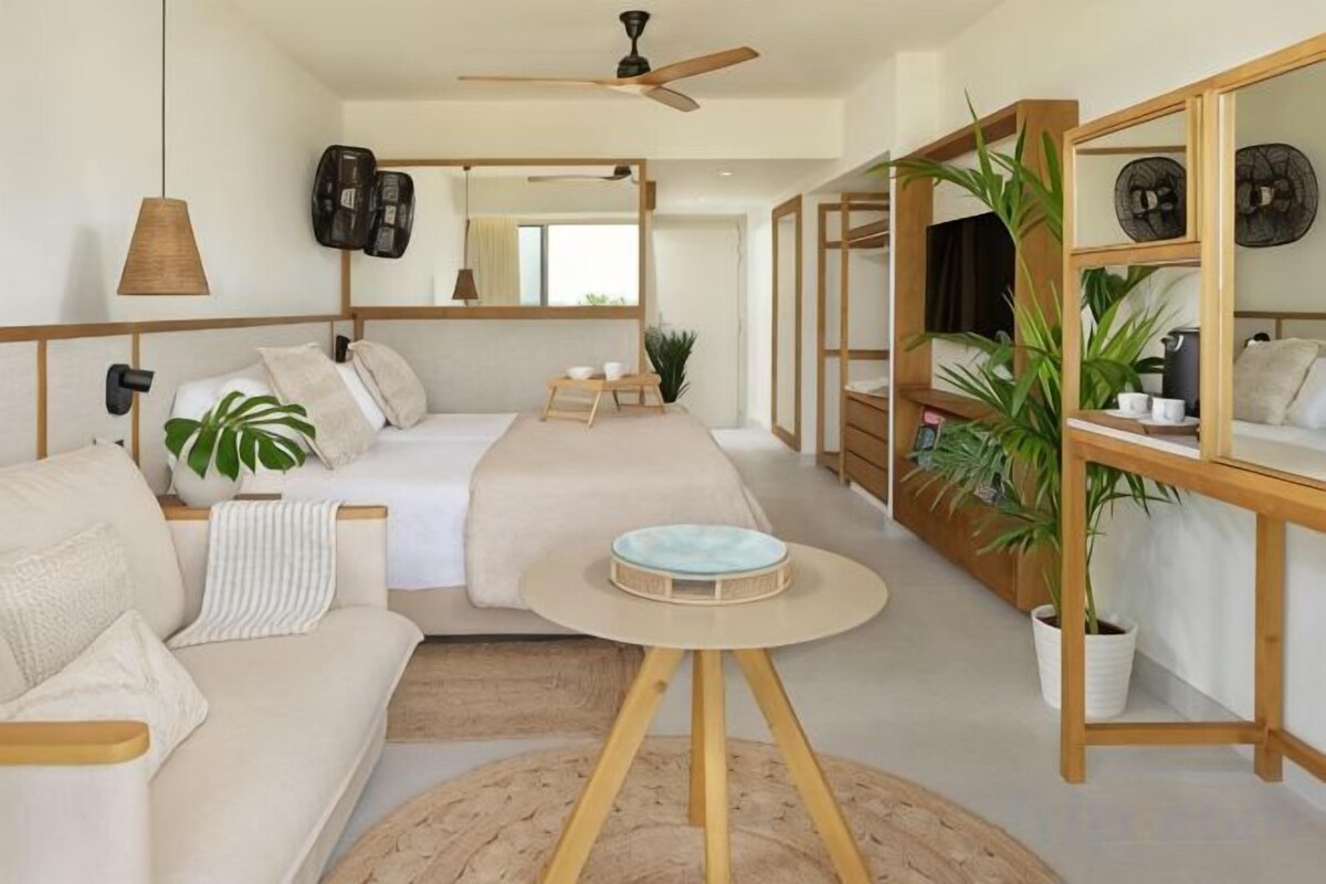 Ropa de cama de alta calidad, edredones de plumas, minibar y caja fuerte