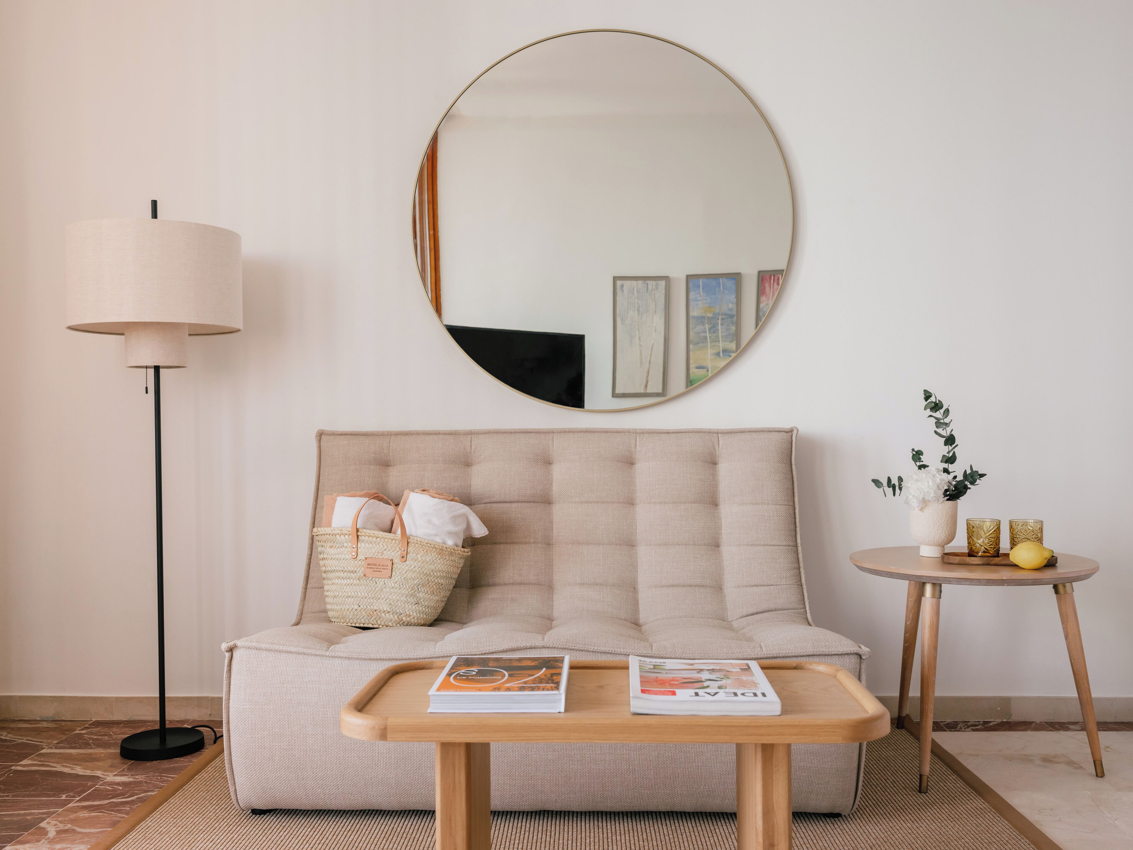 Grand Suite Sea View | Allergitestet sengetøy, minibar, safe på rommet og skrivebord