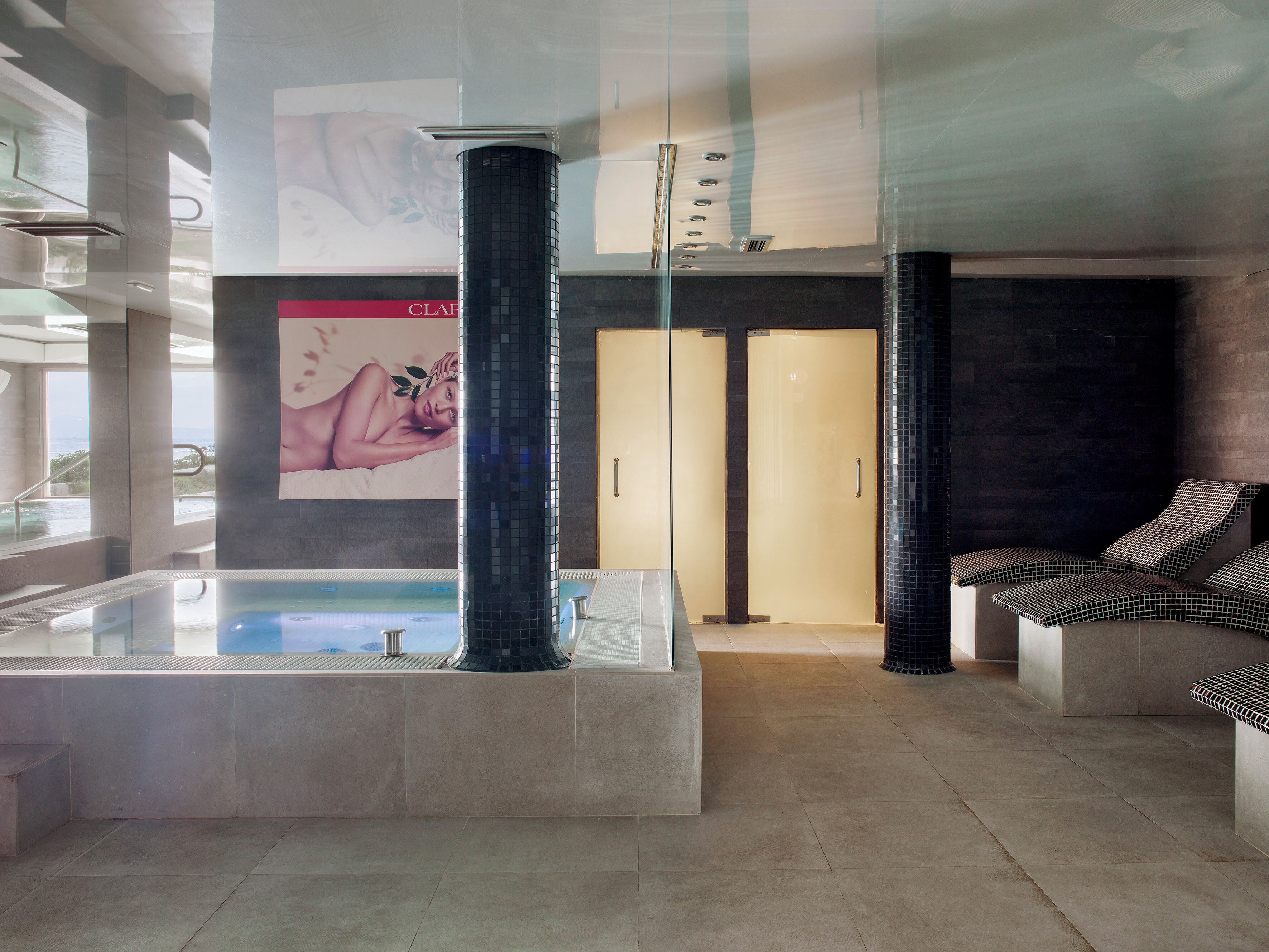 Couples treatment rooms, sauna, hot tub, steam room, body treatments