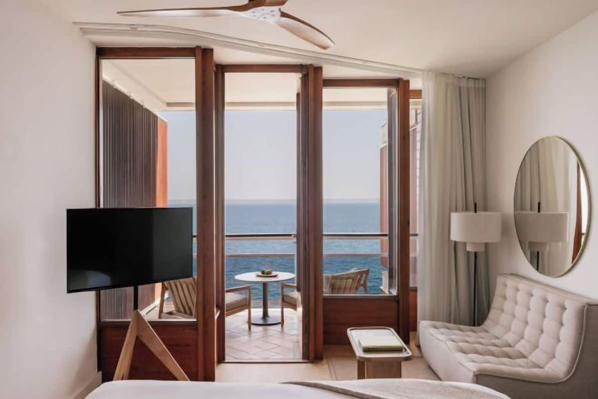 Hypo-allergenic bedding, minibar, in-room safe, desk