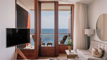 Supreme Suite Sea View | Hypo-allergenic bedding available, minibar, in-room safe, desk