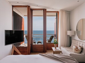 Supreme Suite Sea View | Hypo-allergenic bedding, minibar, in-room safe, desk