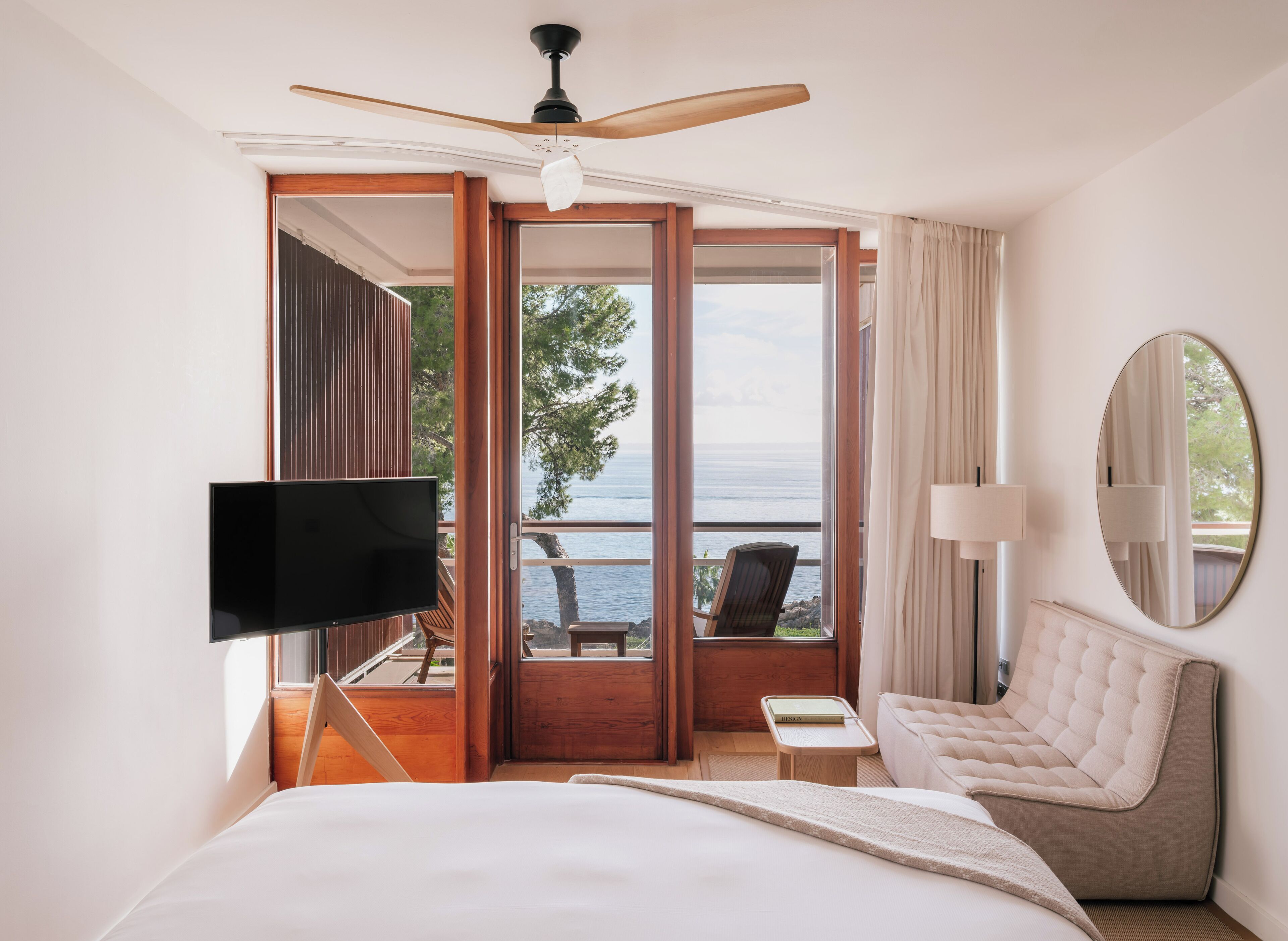 Premium Room, Sea View | Hypo-allergenic bedding, minibar, in-room safe, desk