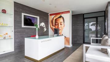 Couples treatment rooms, sauna, hot tub, steam room, body treatments