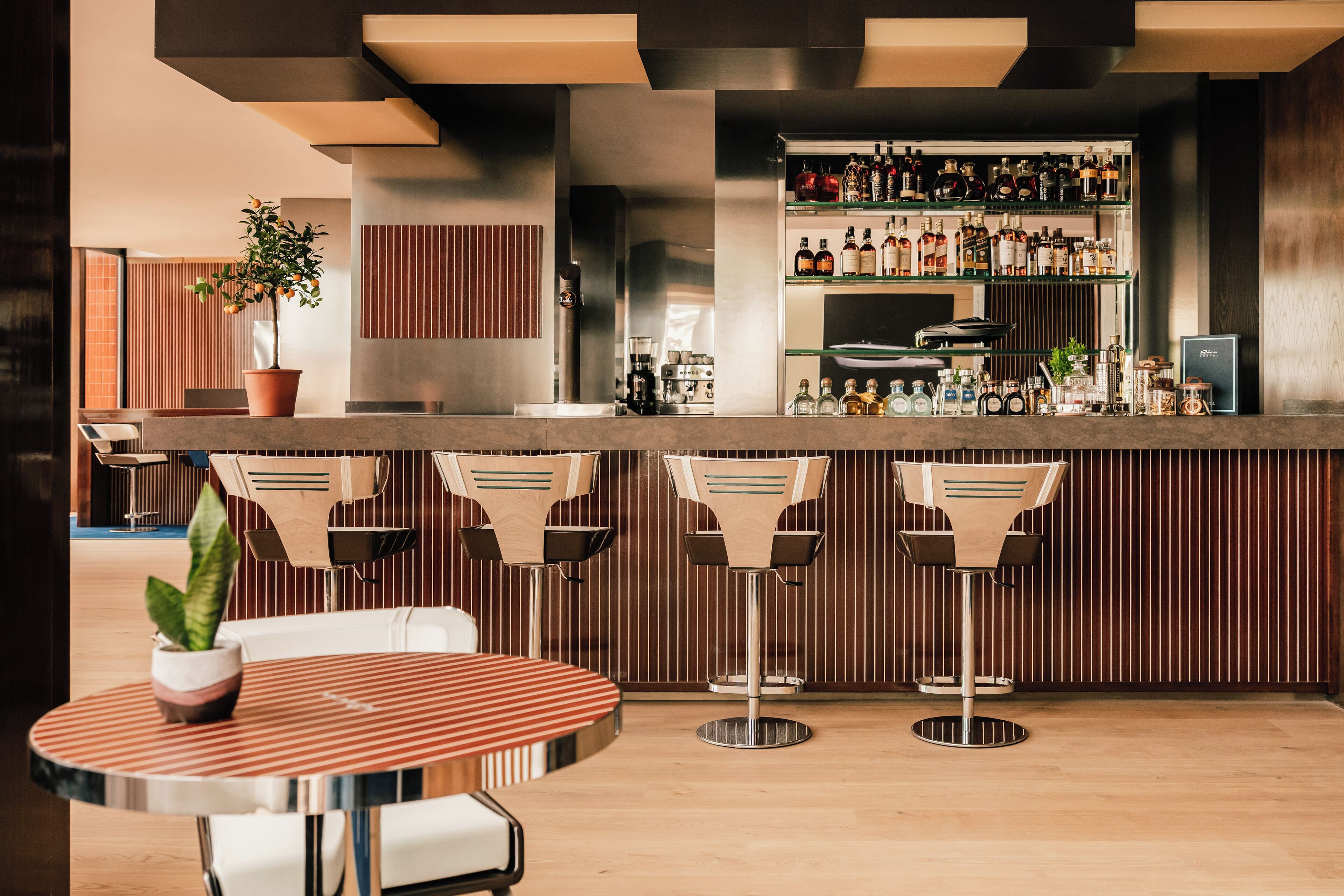 4 restauranter: frokost, lunsj og middag serveres