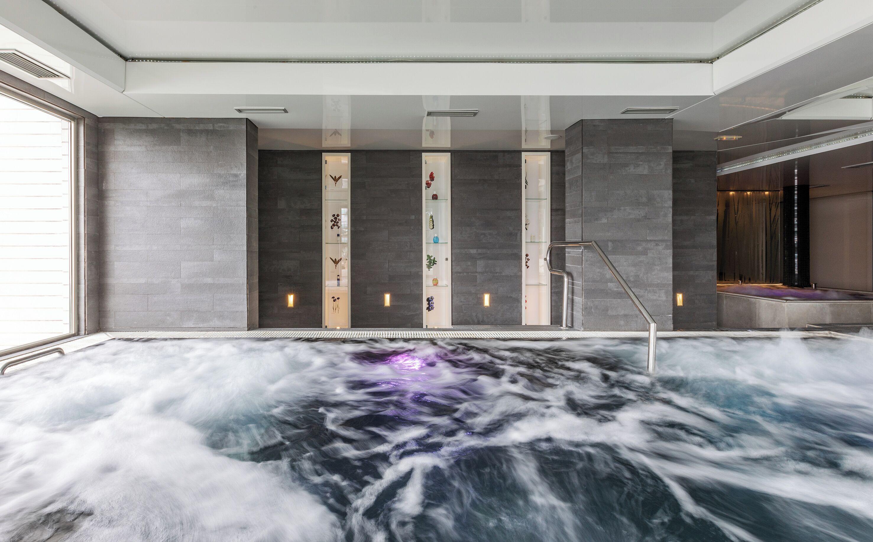 Couples treatment rooms, sauna, hot tub, steam room, body treatments