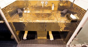 Hollywood | Bathroom