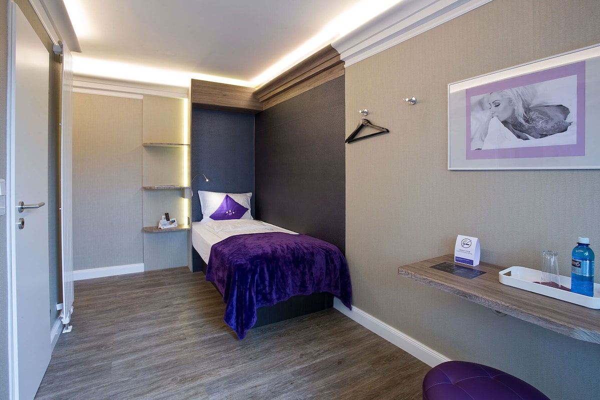 Smart1er | Premium bedding, individually decorated, individually furnished, desk