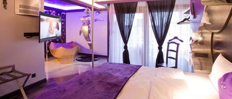 Premium bedding, individually decorated, individually furnished, desk