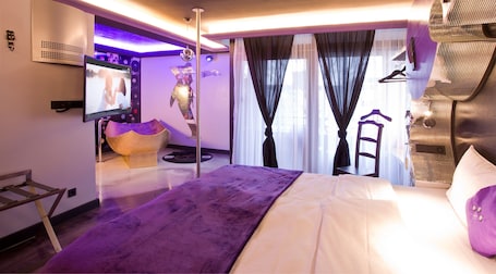 Premium bedding, individually decorated, individually furnished, desk. PLAZA INN stays design Dortmund