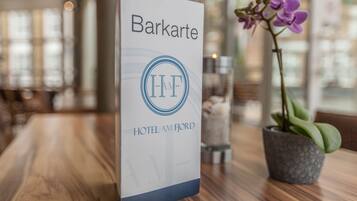 Segnale per Hotel Am Fjord, con logo e nome.
