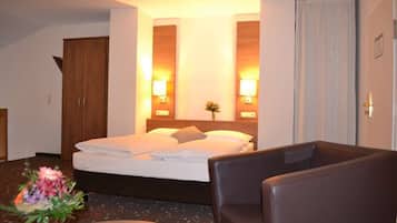 Suite, 1 cama doble, cocina básica | Ropa de cama hipoalergénica, minibar, caja fuerte y escritorio