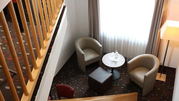 Suite, 1 Double Bed, Kitchenette | Hypo-allergenic bedding, minibar, in-room safe, desk
